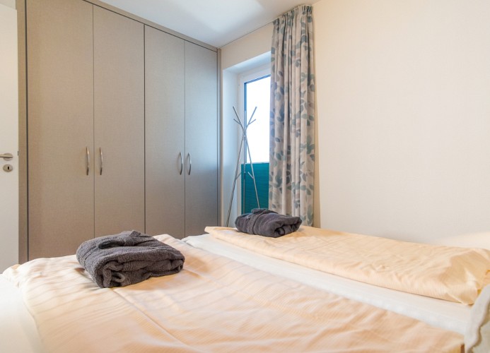 ... großem Kleiderschrank