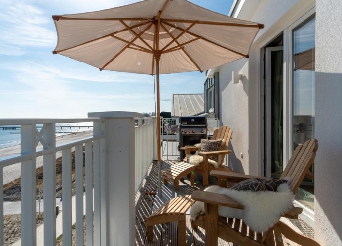 ... großen Balkon ...