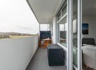 großer Balkon ...