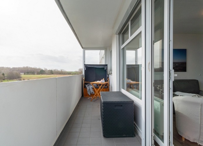 großer Balkon ...