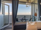 ... zum Balkon
