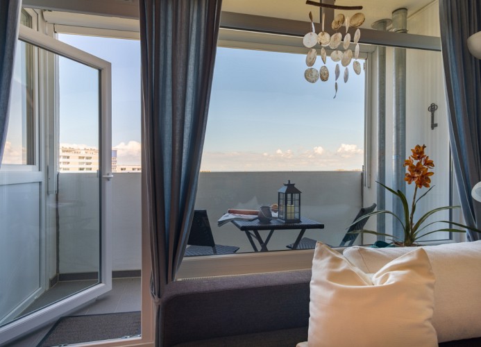 ... zum Balkon
