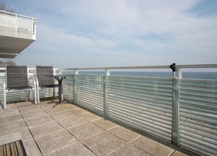 sonniger Balkon in ...