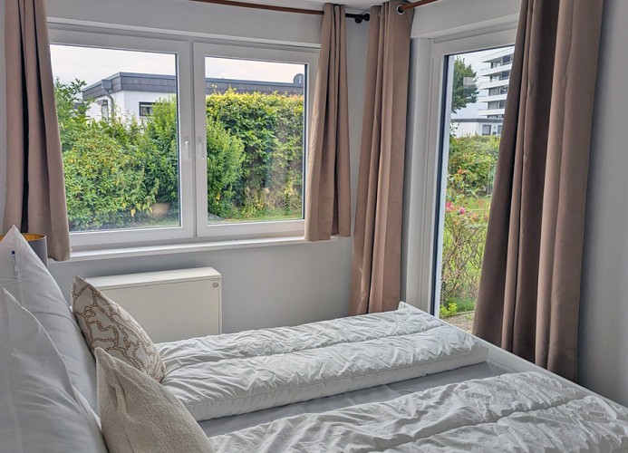 Schlafzimmer 1