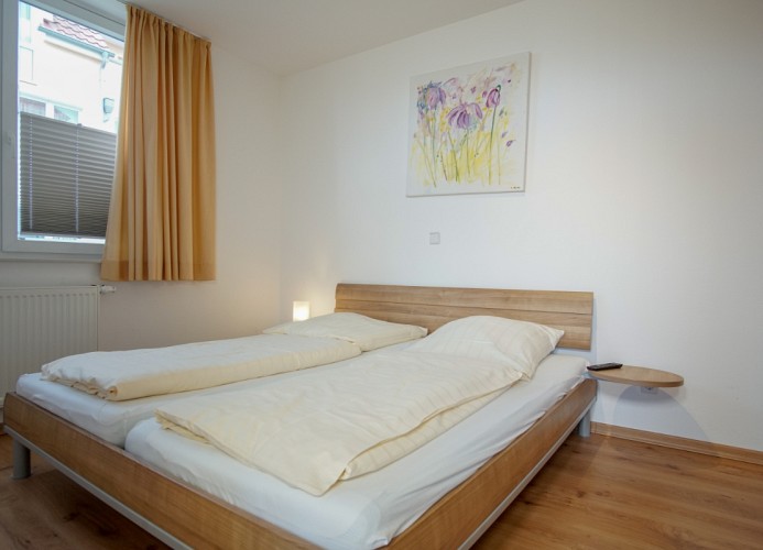 ... mit einem Doppelbett ...