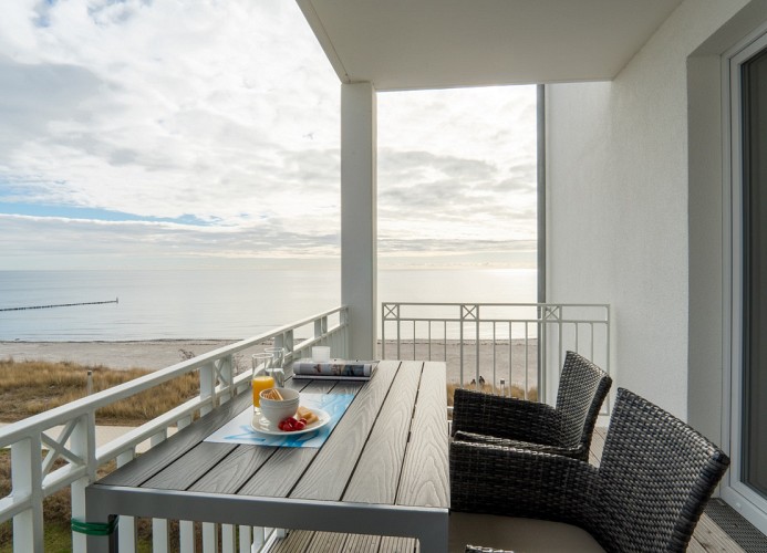 ... zum seitlichen Balkon