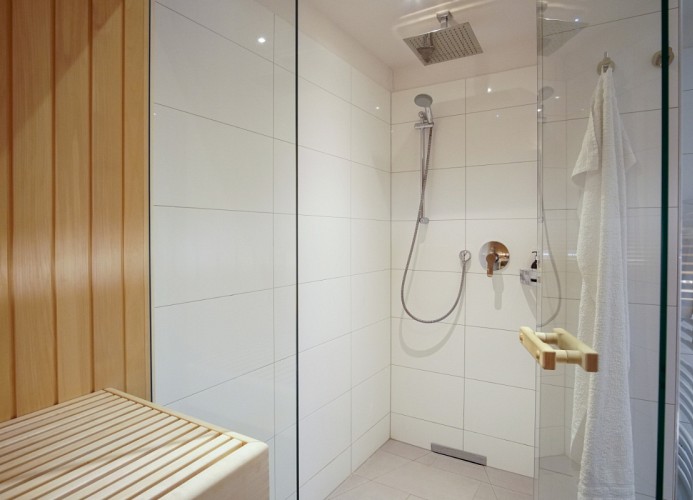 ... einer Wellnessdusche ...