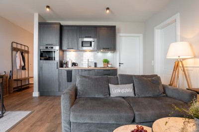 ... mit kuscheliger Couch ...