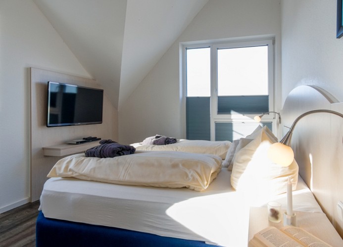 ... ebenfalls mit ...