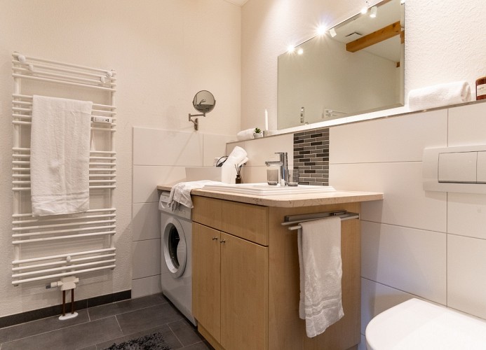 ... im Badezimmer