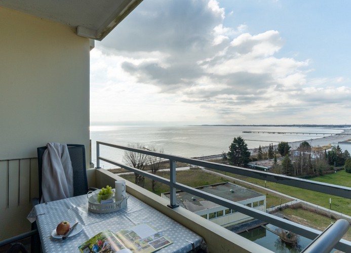 ... Balkon in Westlage ...