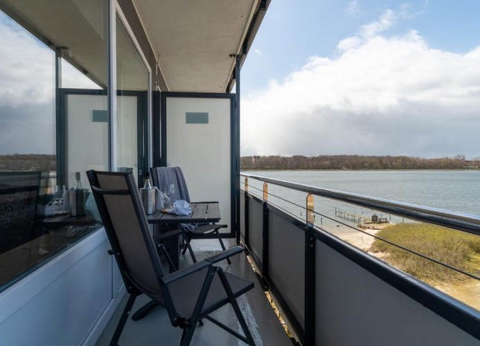 Balkon mit dem Blick ...