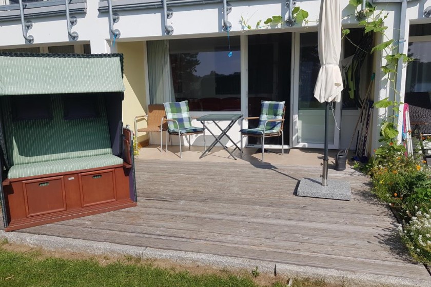 sonnige Terrasse mit dem  Blick ...