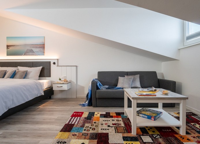 ... zusätzliche Sitzgruppe ...