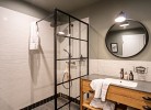 ... mit Walk-In-Dusche ...