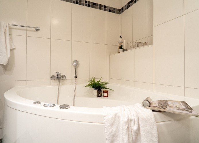 ... mit Whirlpool ...