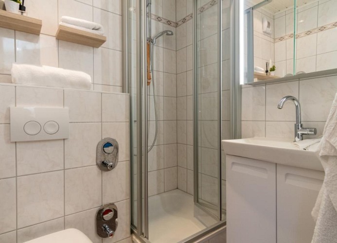 modernes Duschbad