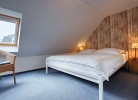 2. Schlafzimmer mit gemütlichem Doppelbett