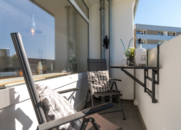 ... Balkon in Westlage ...